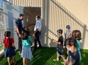 חדשות רחובות -קביעת המזוזה בית ספר בראשית רחובות - רחובות ניוז