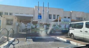 מרגש: מלאכי הכיבוי הפתיעו את תלמידי עידוד בחלוקת משלוחי ט"ו בשבט