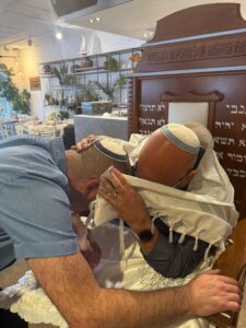 מכאל כהן מברך את מתן דיל
