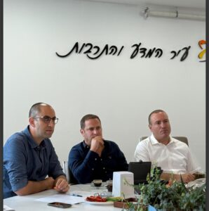 מתן דיל ורז קינסטליך עם מושיקו ארז