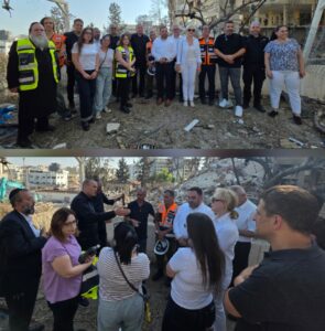 חברי מועצת העיר רחובות בסיור בזירת נפילת הטיל. צילום: רחובות ניוז