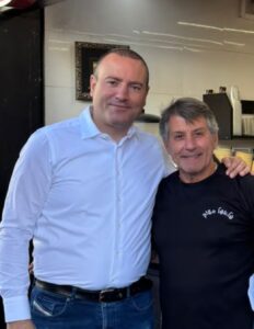 זאב אפרים עם ראש העיר מתן דיל צילום: רחובות ניוז