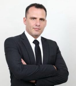 עו"ד ניר ברנה
