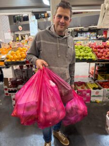 יניב מרקוביץ' בשוק העירוני