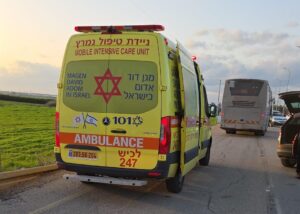 זירת התאונה במחלף אלומה בדרום צילום: מד"א