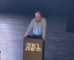 ראש העיר רחובות מתן דיל באולם צילום: רחובות ניוז