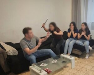 חשודה, דקירה, צילום אילוסטרציה רחובות ניוז