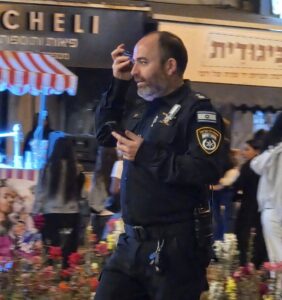 סנ"צ רן כהן בחגיגות העצמאות ברחוב ברצל רחובות. צילום רחובות ניוז