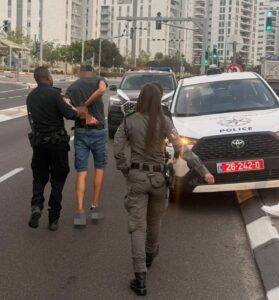 מעצר גנב רכב מרחובות צילום משטרת ישראל